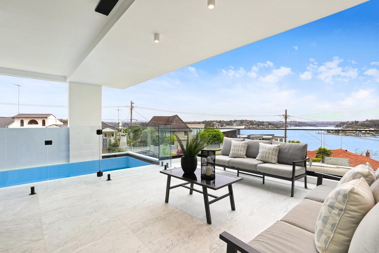 Luxury Waterside Holiday home Sydney