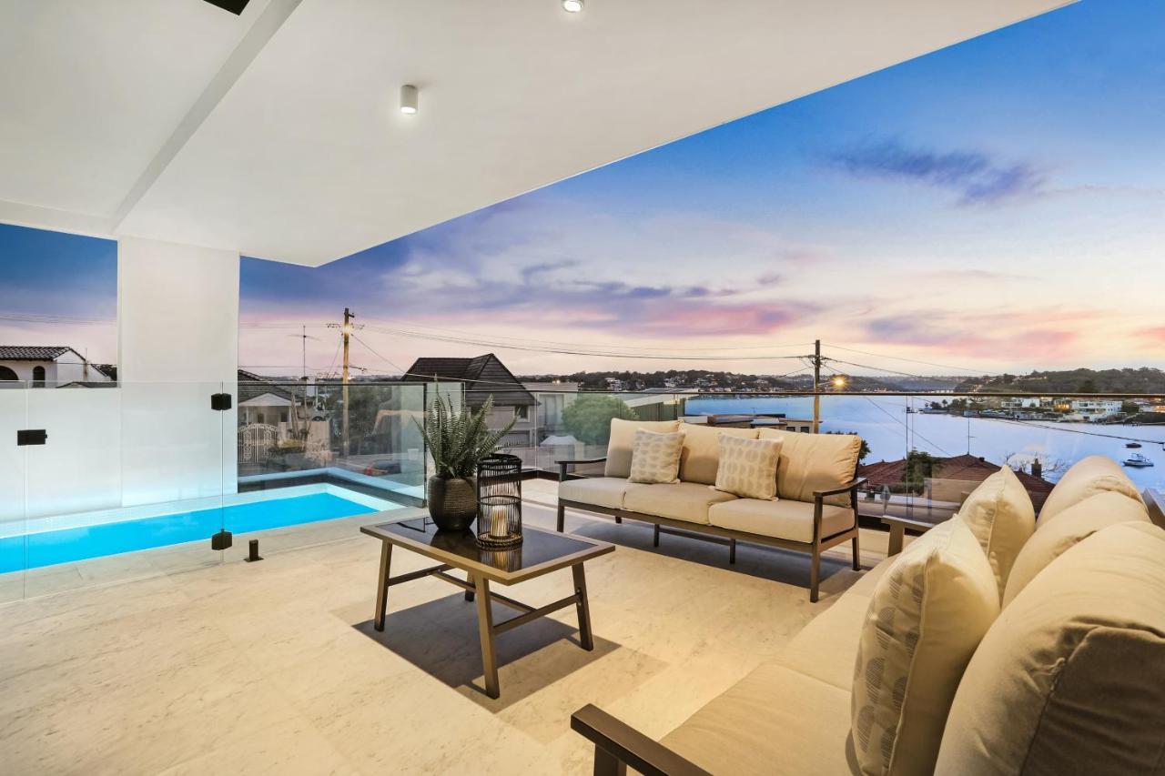 Luxury Waterside