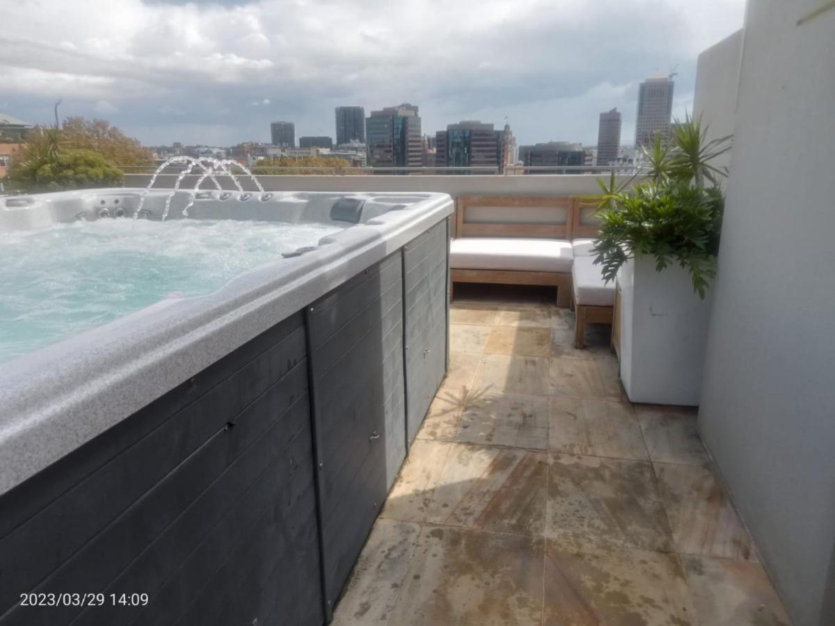 Apartment Three Bedroom Penthouse With Private Rooftop Jacuzzi In Surry Hills