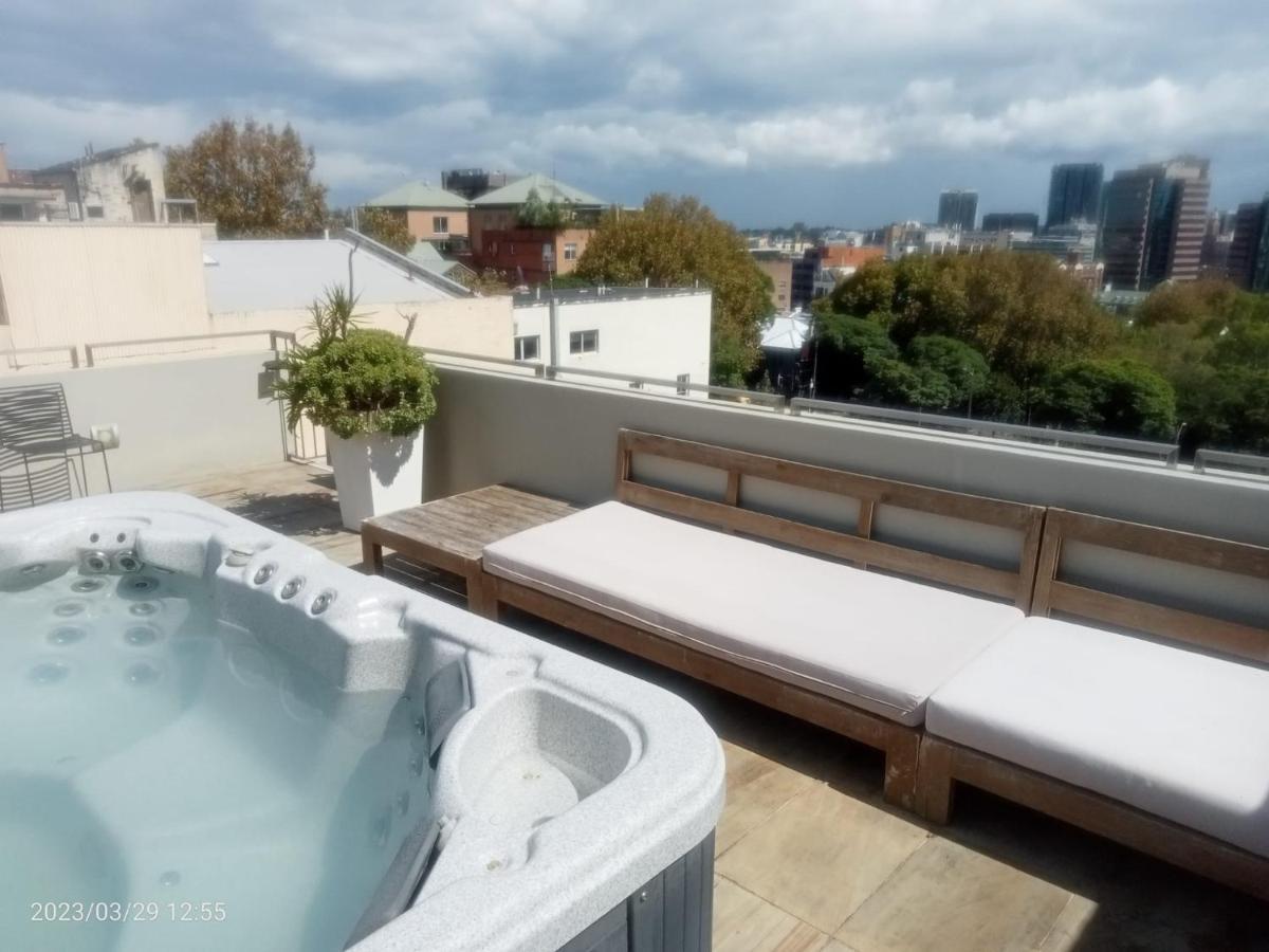 Three Bedroom Penthouse With Private Rooftop Jacuzzi In Surry Hills *