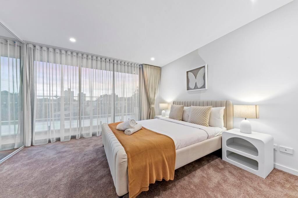 La Baia Luxury Penthouse Neutral Bay Apartment