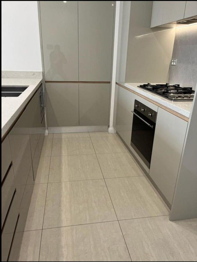 Comfort Living - 3 Bedroom Sleeps 6 , Parking, Pool, Other Amenities - Near Showgrounds, No Parties Sydney