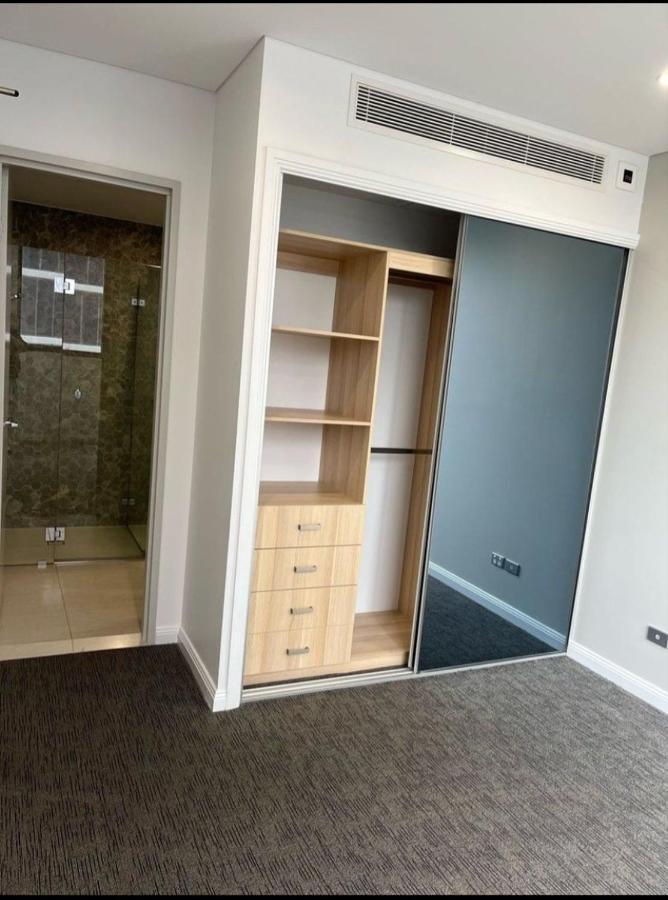 Apartment Comfort Living - 3 Bedroom Sleeps 6 , Parking, Pool, Other Amenities - Near Showgrounds, No Parties *