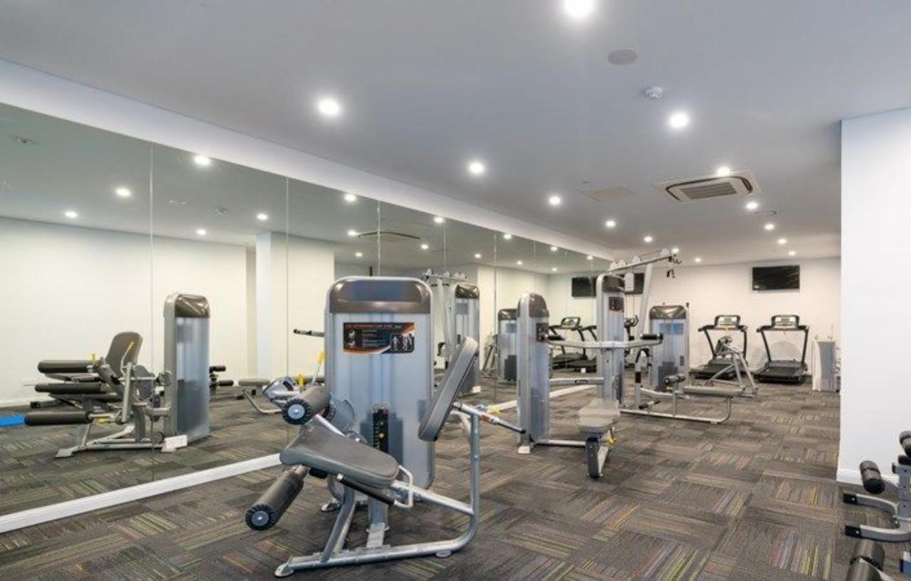 Comfort Living - 3 Bedroom Sleeps 6 , Parking, Pool, Other Amenities - Near Showgrounds, No Parties