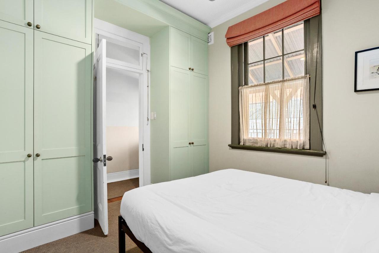 Discover The Rocks - Historical Terrace House
