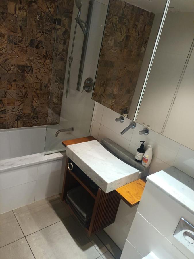 Three Bedroom Penthouse With Private Rooftop Jacuzzi In Surry Hills *