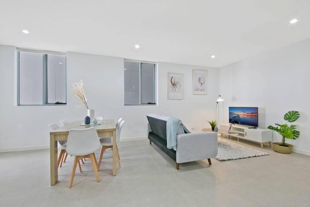 Aircabin｜mascot｜spacious & Modern｜walk To Station Apartment