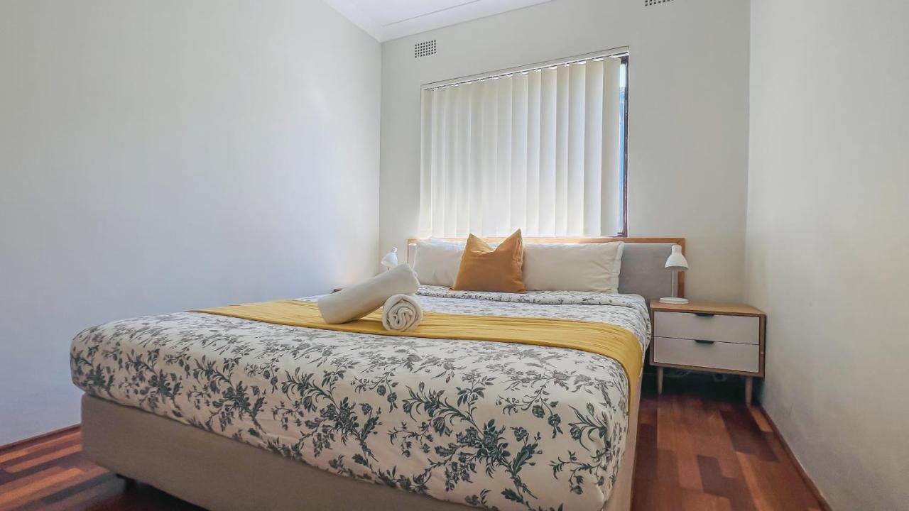 Carlton 3 Beds Unit - Free Parking Apartment Sydney