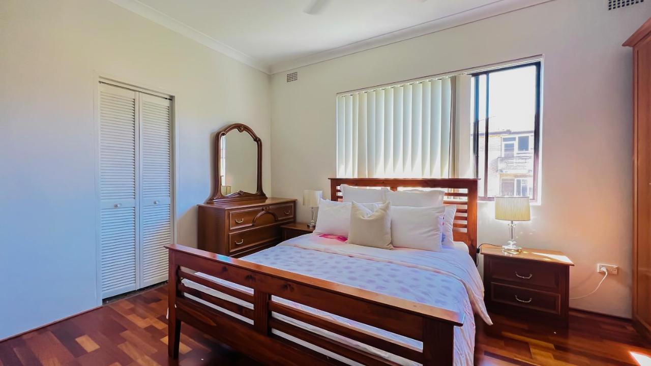 Carlton 3 Beds Unit - Free Parking * Sydney