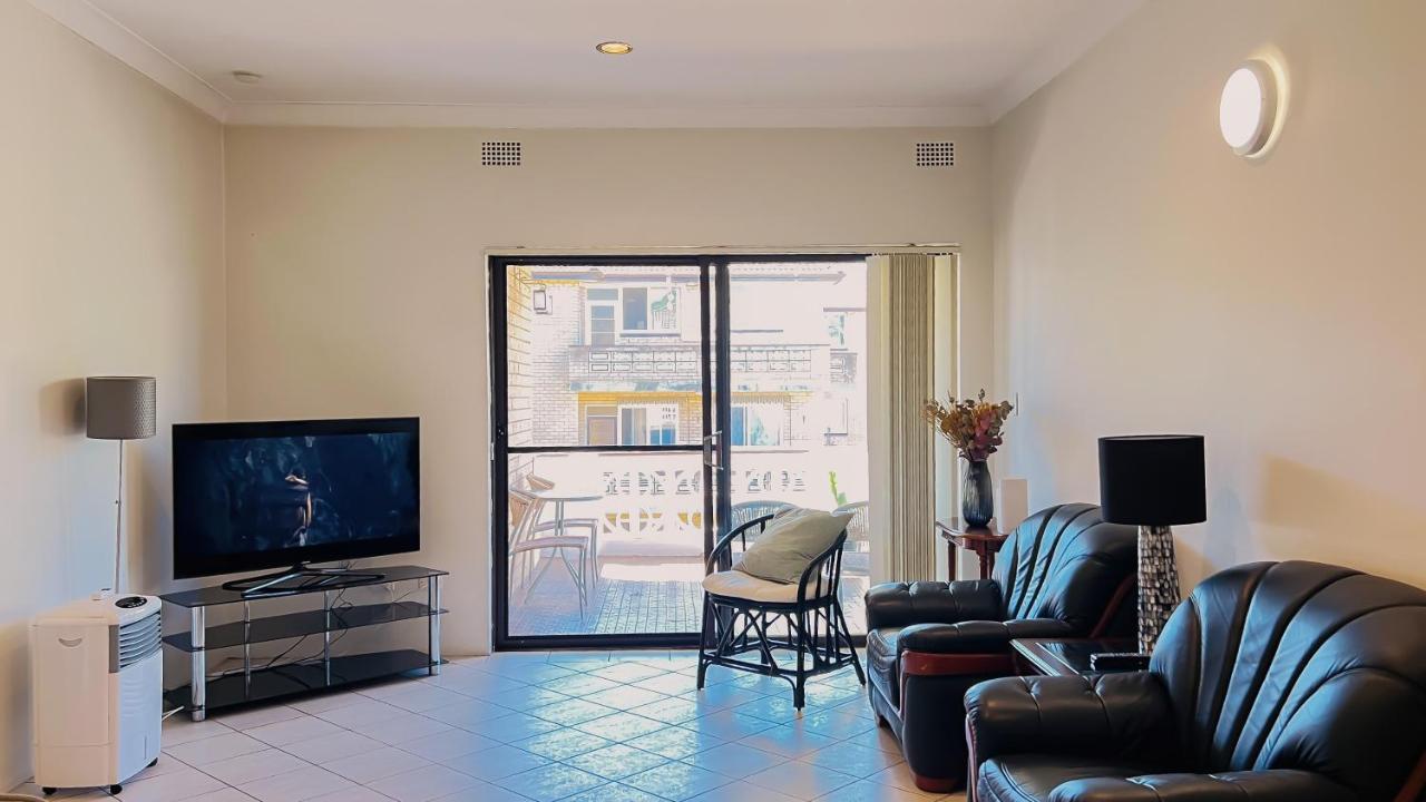 Carlton 3 Beds Unit - Free Parking Apartment Sydney