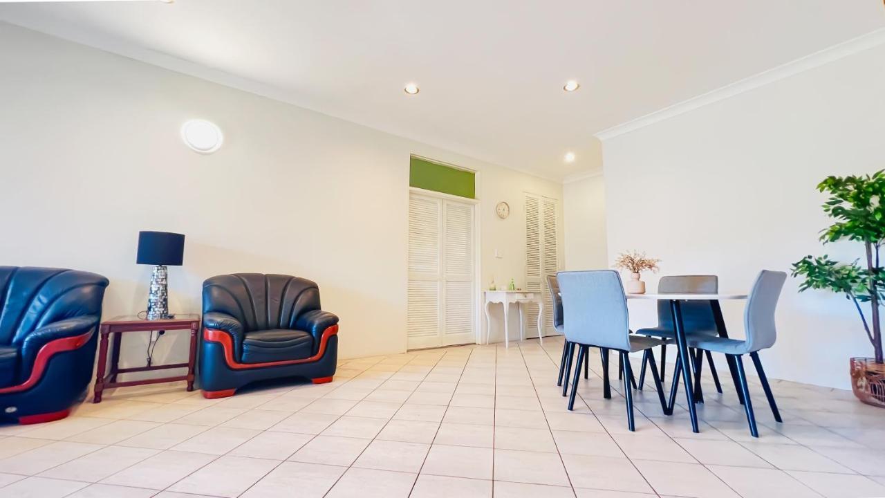 Carlton 3 Beds Unit - Free Parking