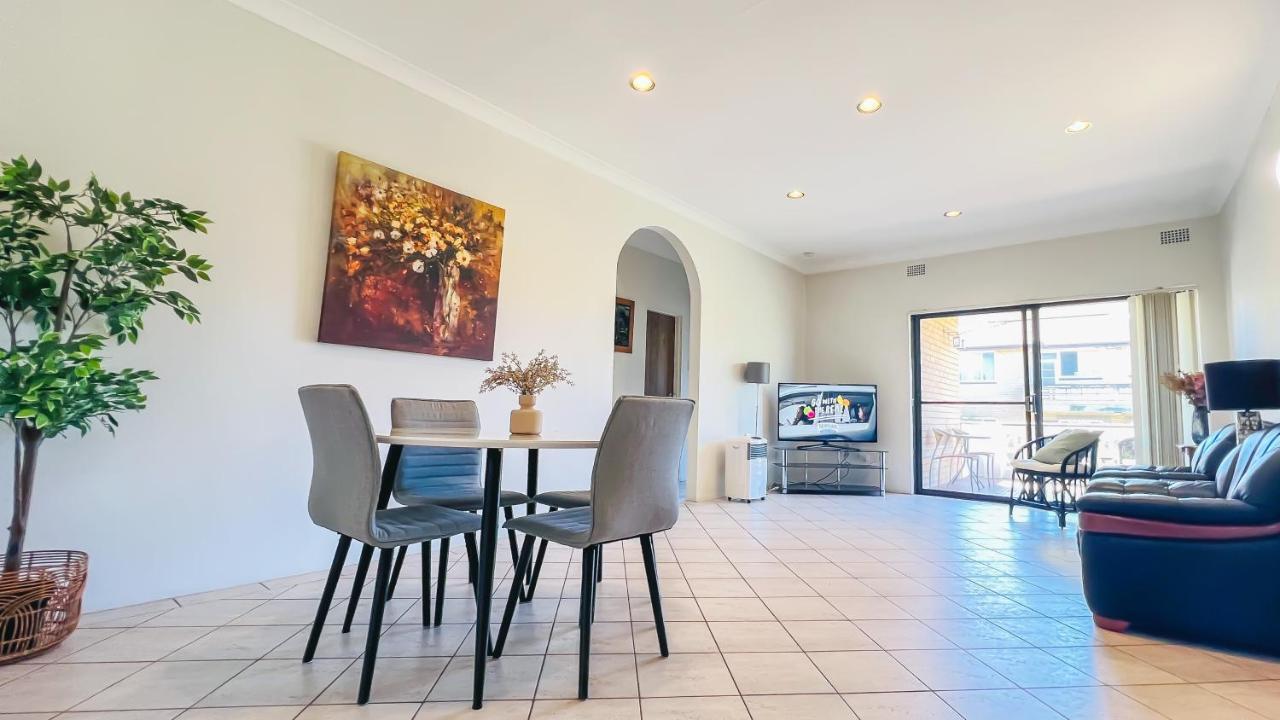 Carlton 3 Beds Unit - Free Parking Apartment
