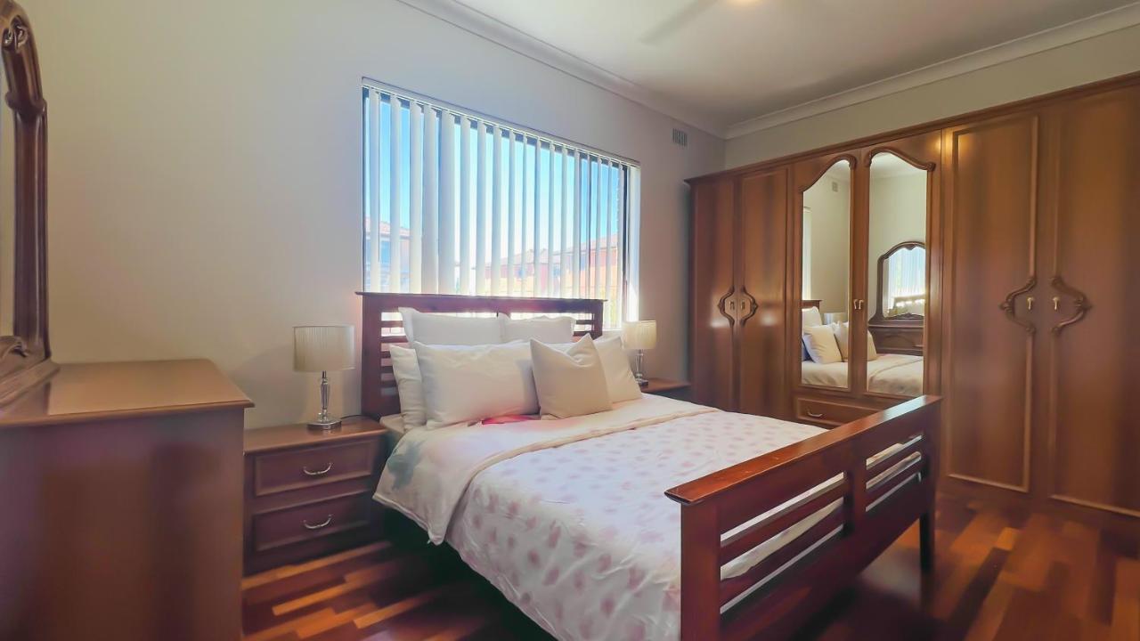 Carlton 3 Beds Unit - Free Parking *