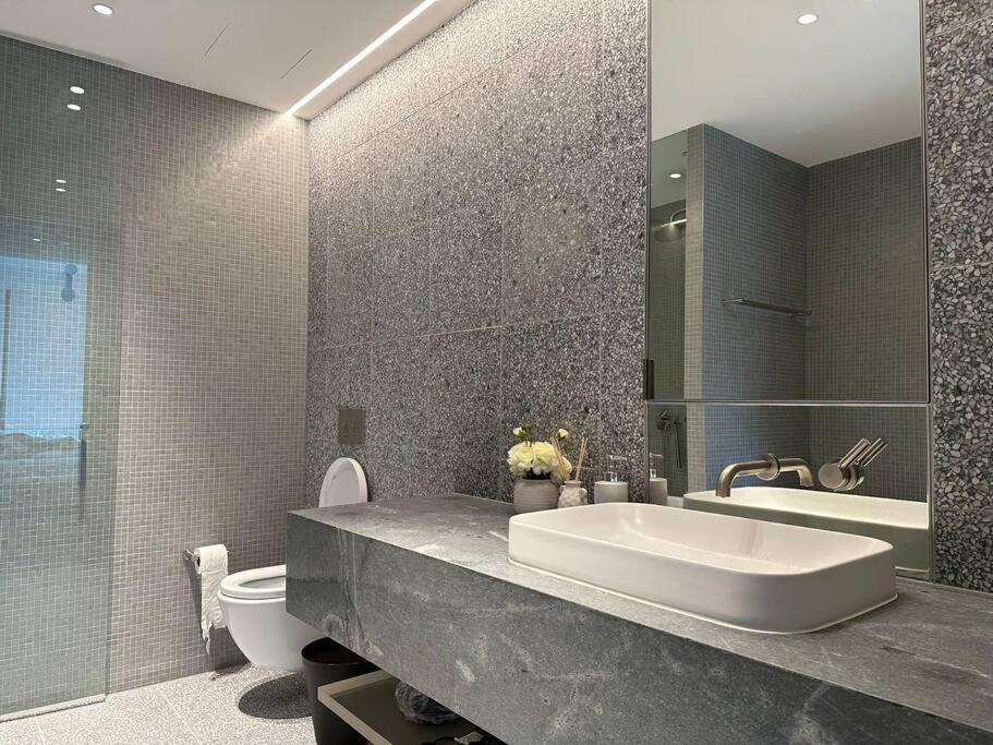City View Designed In Bondi Junction Apartment