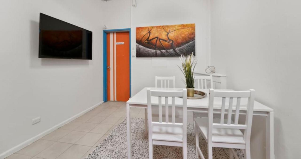 64 Apartment *