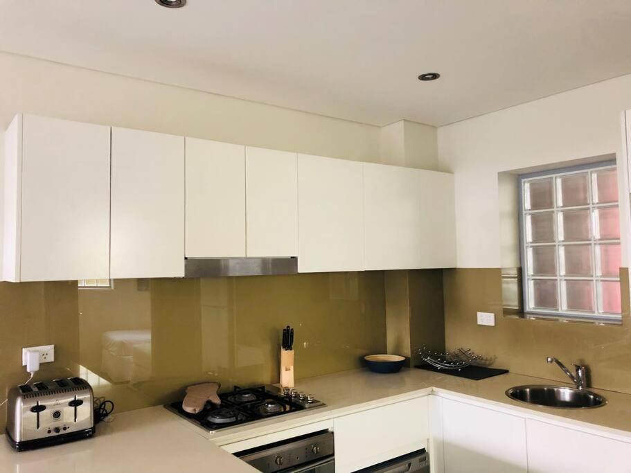 Spacious Two Bedroom - St Leonards Al25