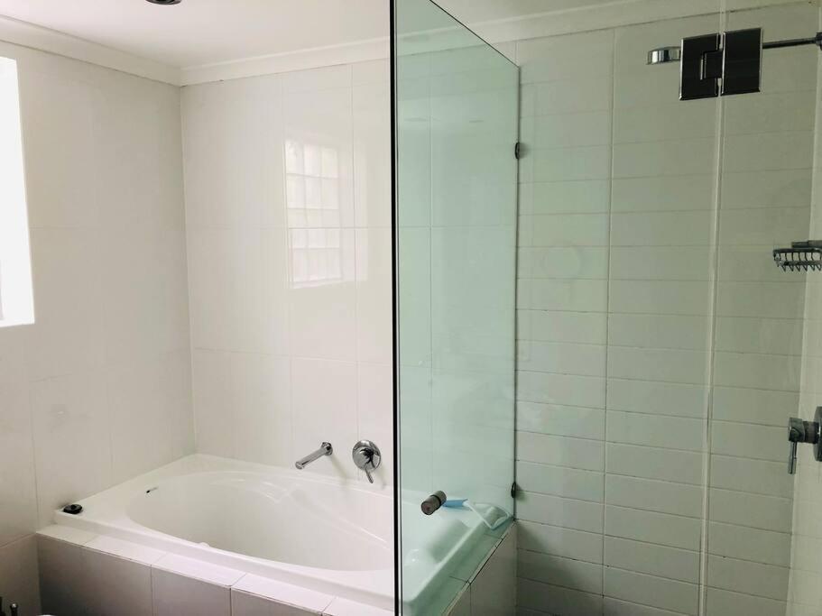 Spacious Two Bedroom - St Leonards Al25 * Sydney