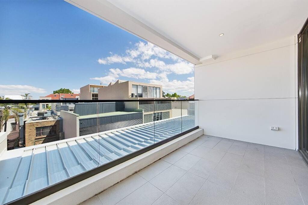 Superb Corporate Neutral Bay G404 *