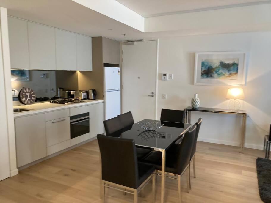 Apartment Large One Bedroom With Study-alb09203 *