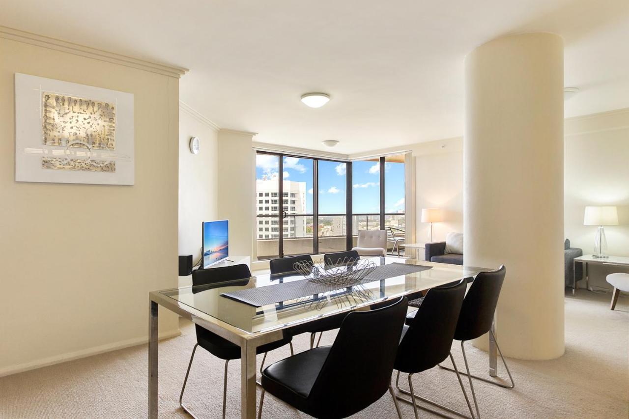 Large Elevated St Leonards * Sydney