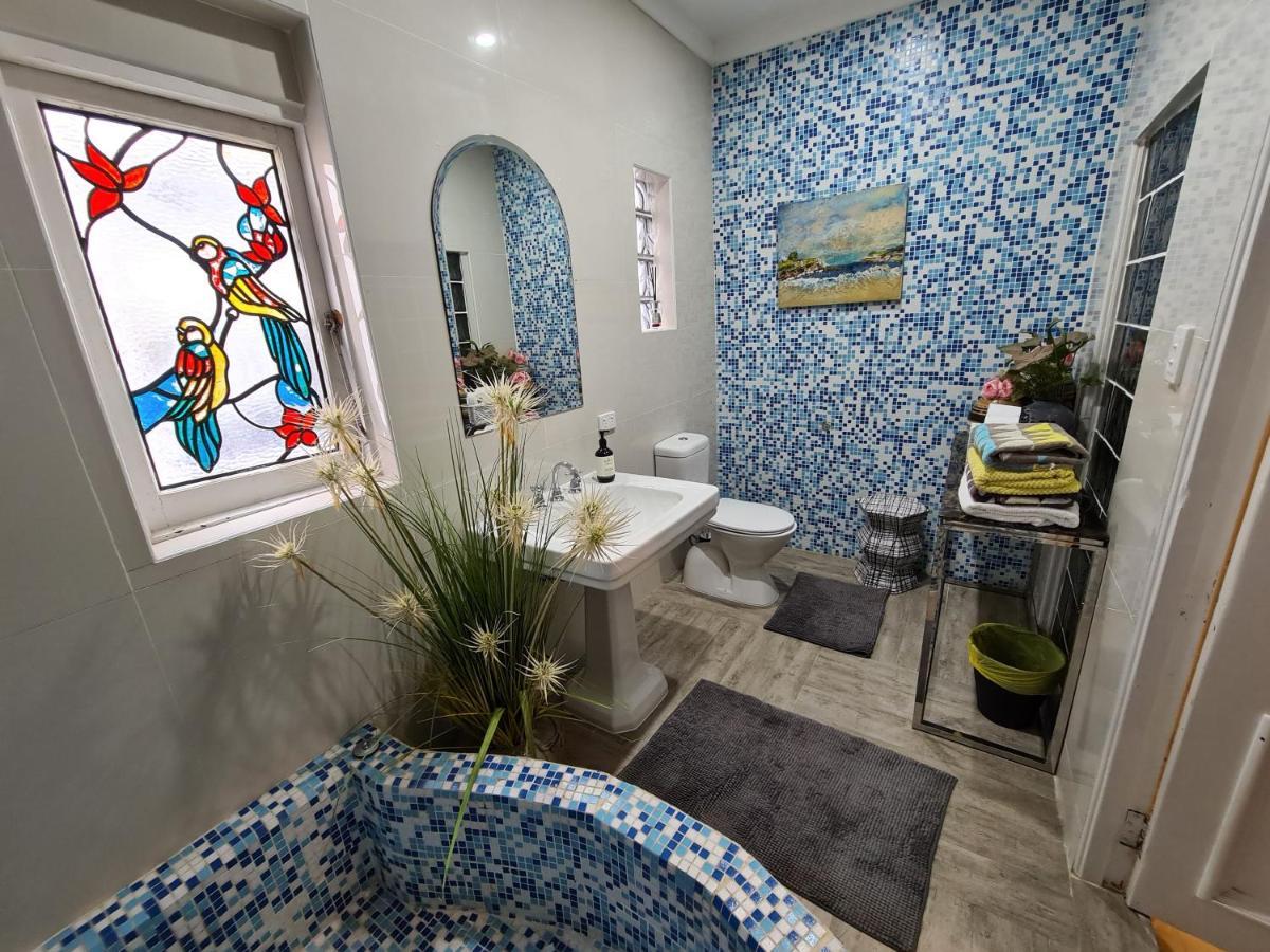 Vista Unit + Bamboo House Close To The & Airport & Train Station And Brighton Le Sands Holiday home *