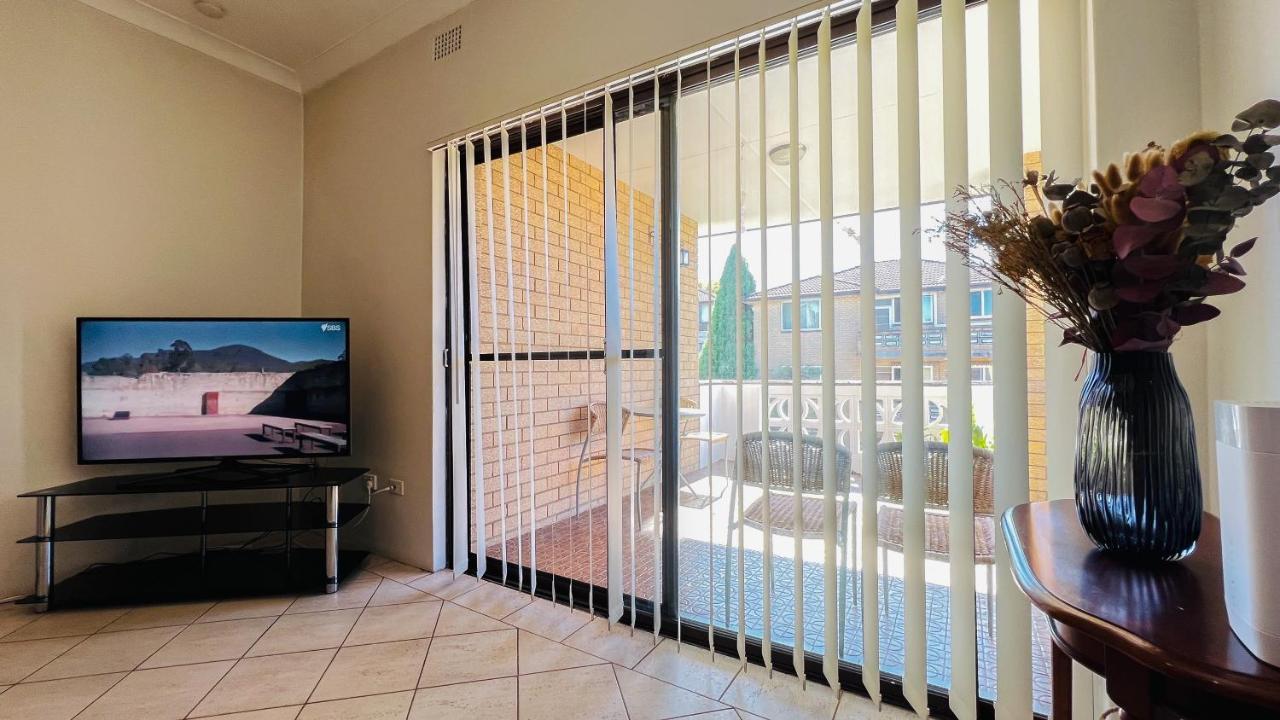 Carlton 3 Beds Unit - Free Parking Apartment