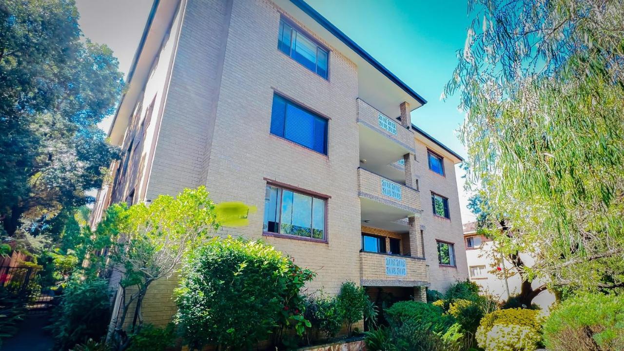 Carlton 3 Beds Unit - Free Parking Apartment Sydney
