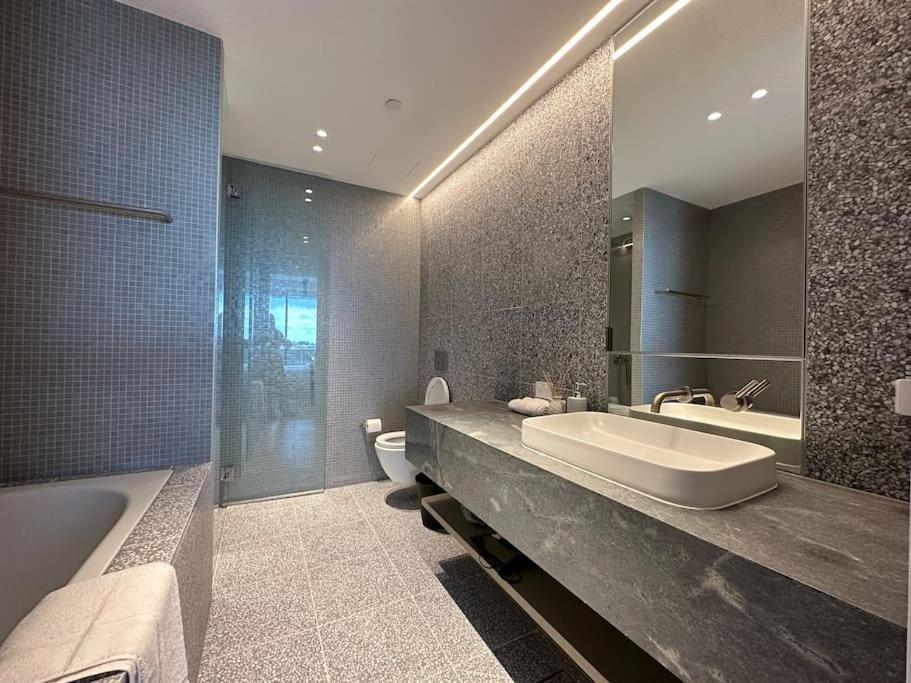 Apartment City View Designed In Bondi Junction *