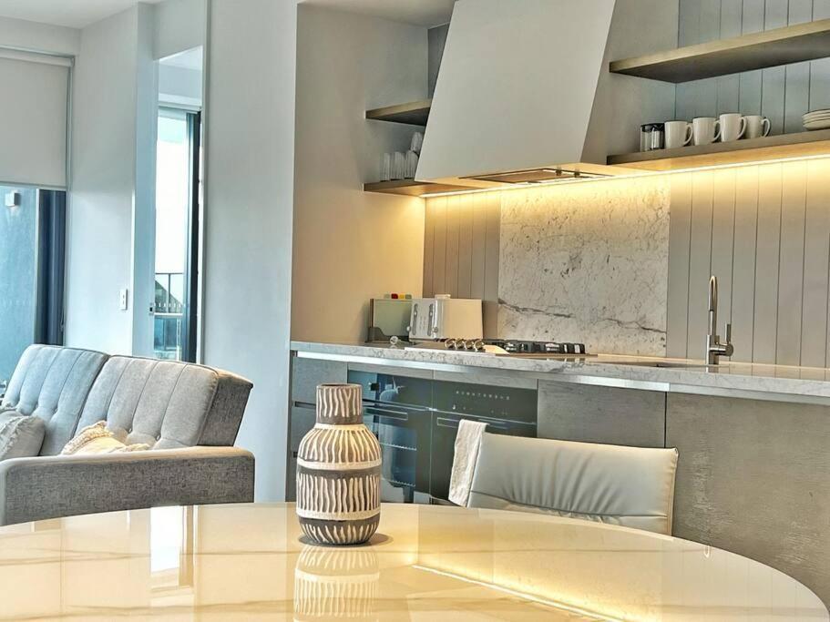 Apartment City View Designed In Bondi Junction