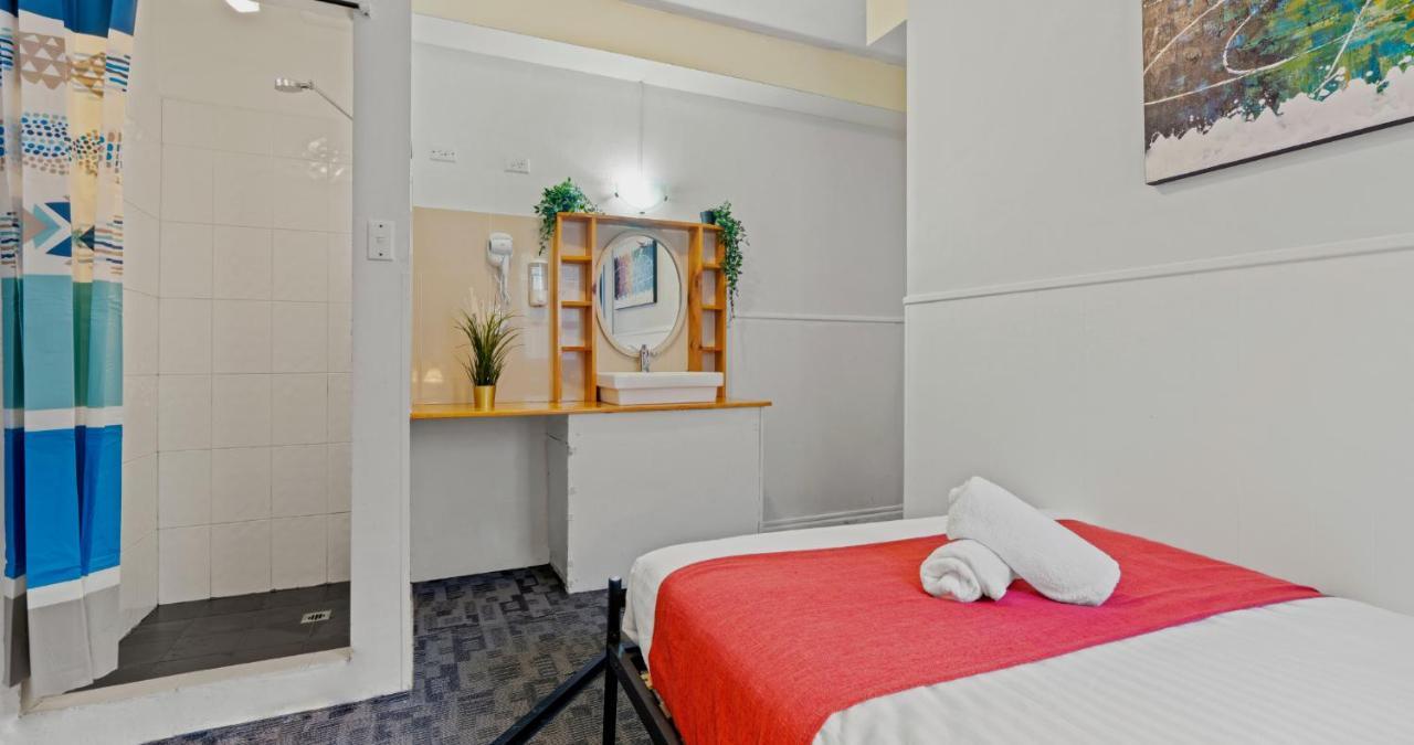 64 Apartment *