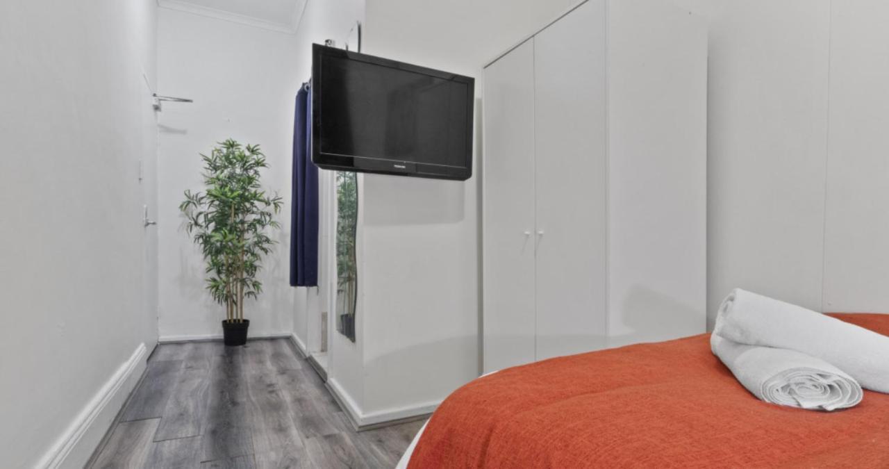 64 Apartment *