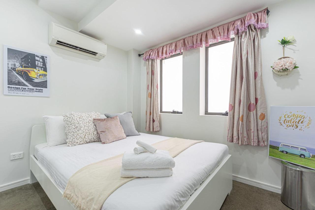 2 Bd With Large Courtyard Near The Star Casino