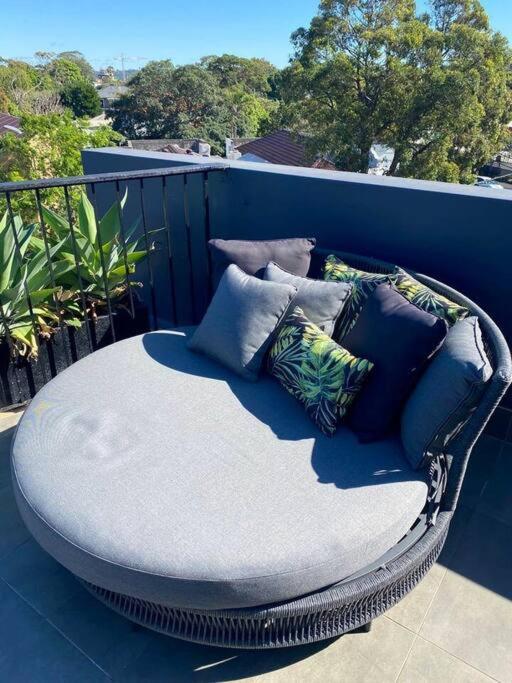 Chic Rose Bay Pad With Huge Outdoor Sunny Balcony Sydney