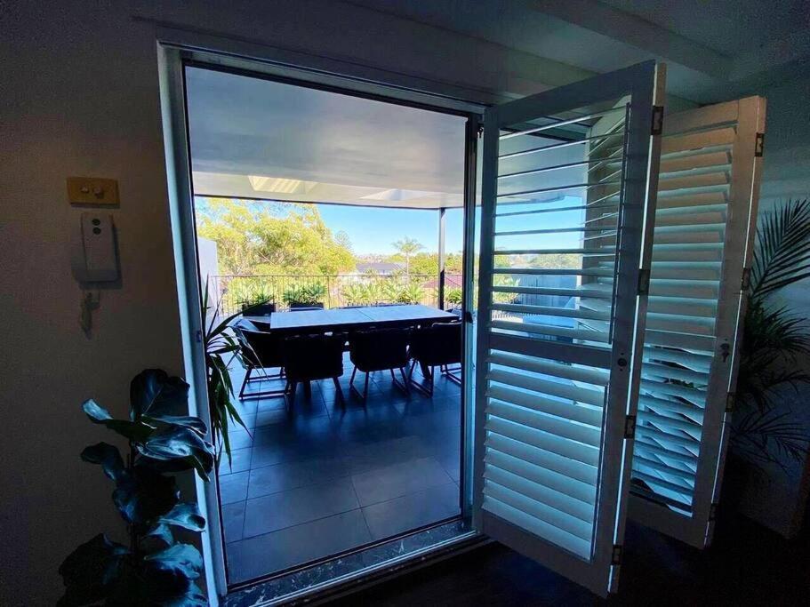 Chic Rose Bay Pad With Huge Outdoor Sunny Balcony Apartment *