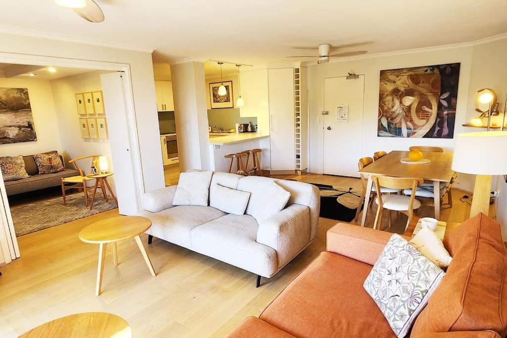 Impressive Centrally Located Penthouse Apartamento