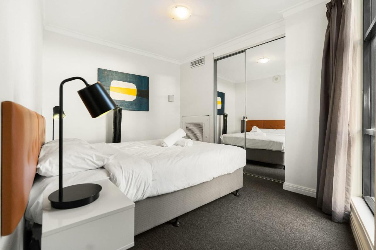 Skyline Views Cbd Apartment