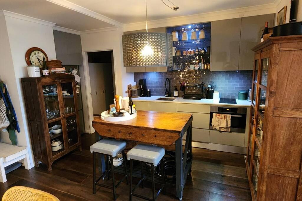 Apartment Homely In Sought After Building