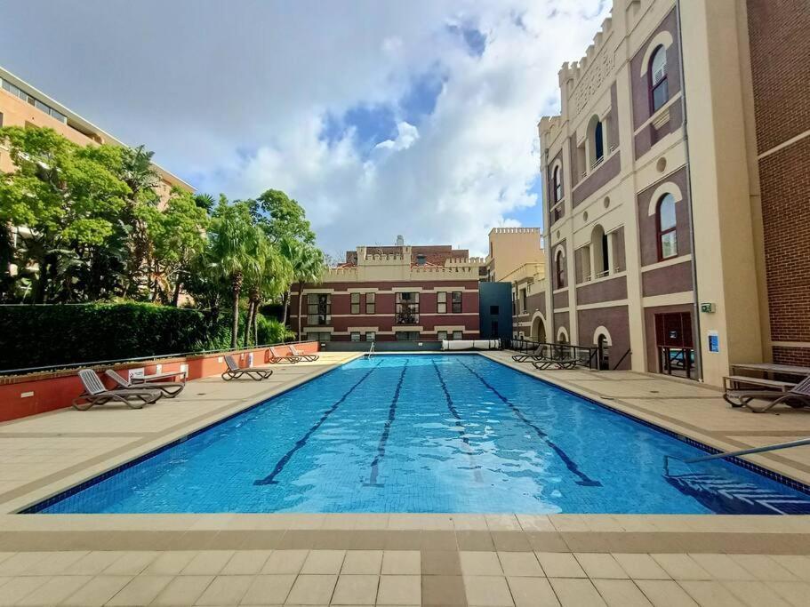 Homely In Sought After Building Apartment Sydney