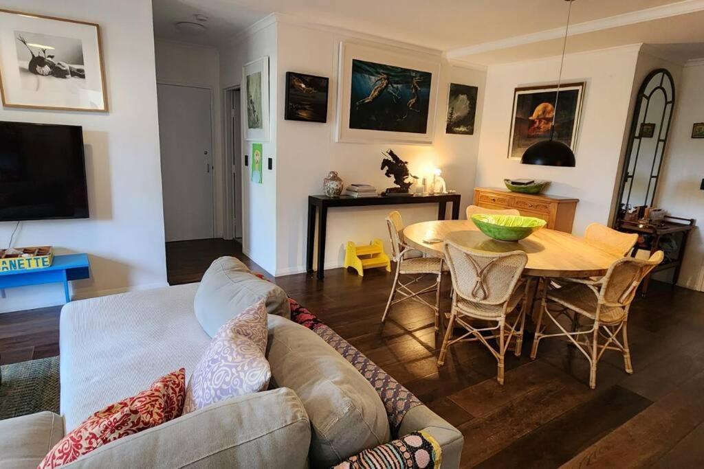 Apartment Homely In Sought After Building Sydney