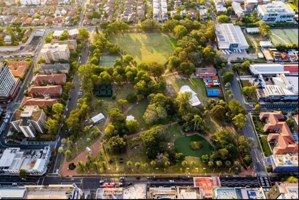 Airbnb - Burwood - Walk To Station - 2 Beds Apt Apartment *