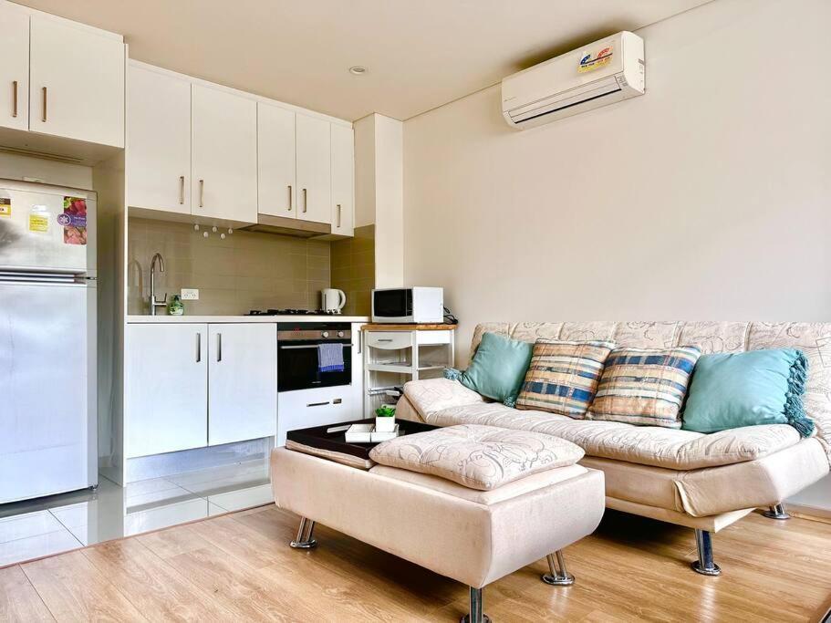 Airbnb - Burwood - Walk To Station - 2 Beds Apt Apartment