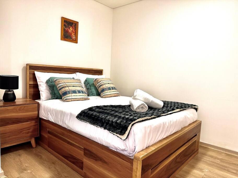 Airbnb - Burwood - Walk To Station - 2 Beds Apt