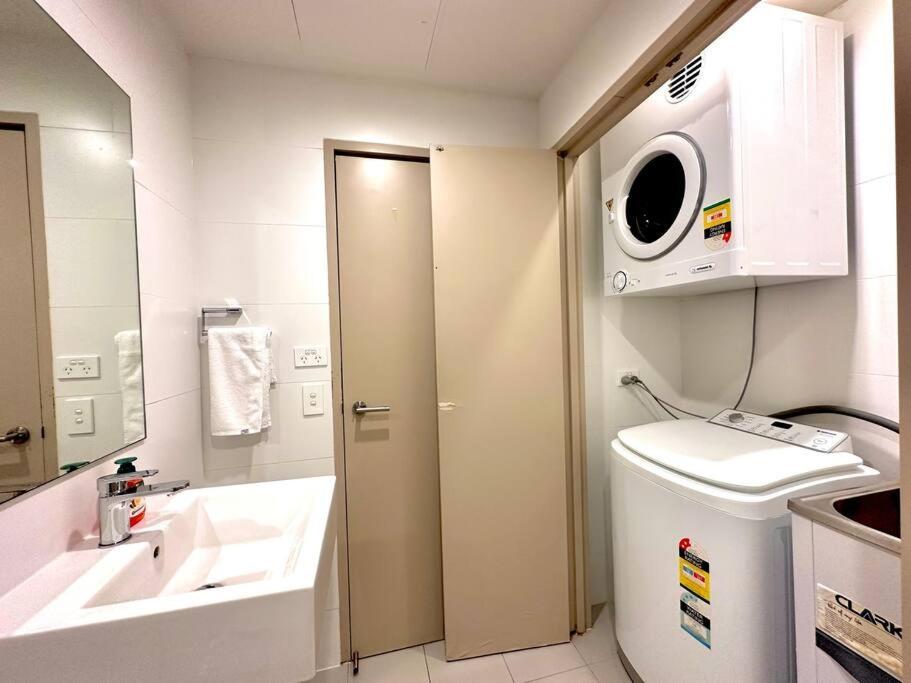 Airbnb - Burwood - Walk To Station - 2 Beds Apt * Sydney