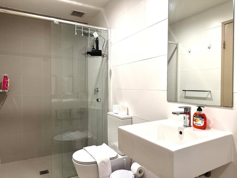 Apartment Airbnb - Burwood - Walk To Station - 2 Beds Apt *