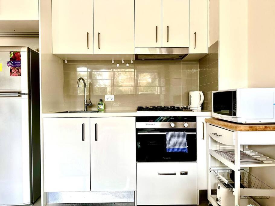 Airbnb - Burwood - Walk To Station - 2 Beds Apt * Sydney