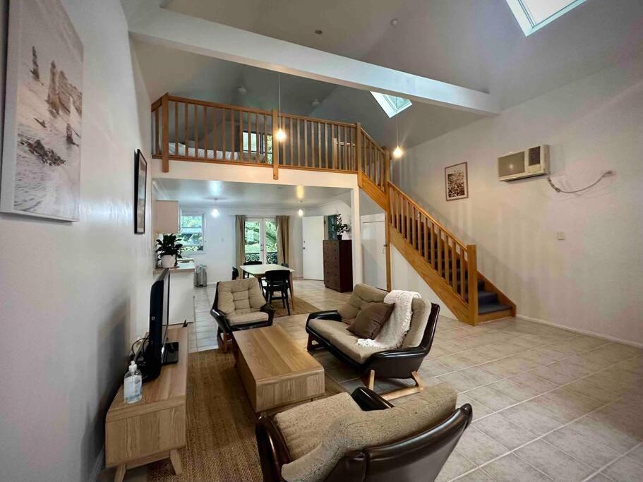 Upper Chapel Loft Apartment Sydney