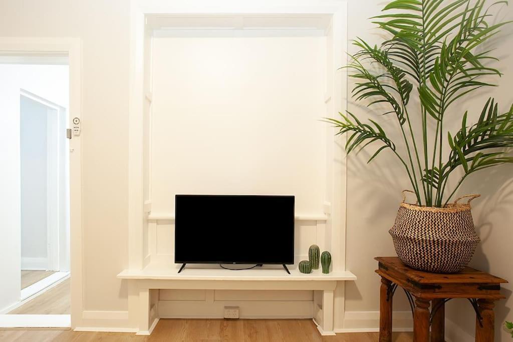 Apartment Large 4 Bed Beachside Haven 50m To Bondi Sydney