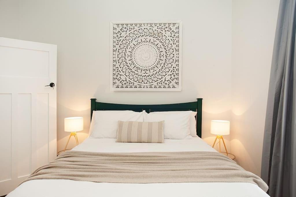 Large 4 Bed Beachside Haven 50m To Bondi Apartment Sydney