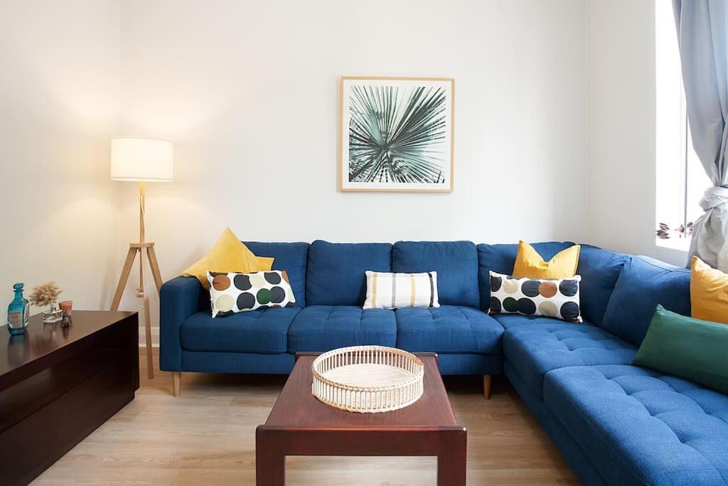 Large 4 Bed Beachside Haven 50m To Bondi Apartment