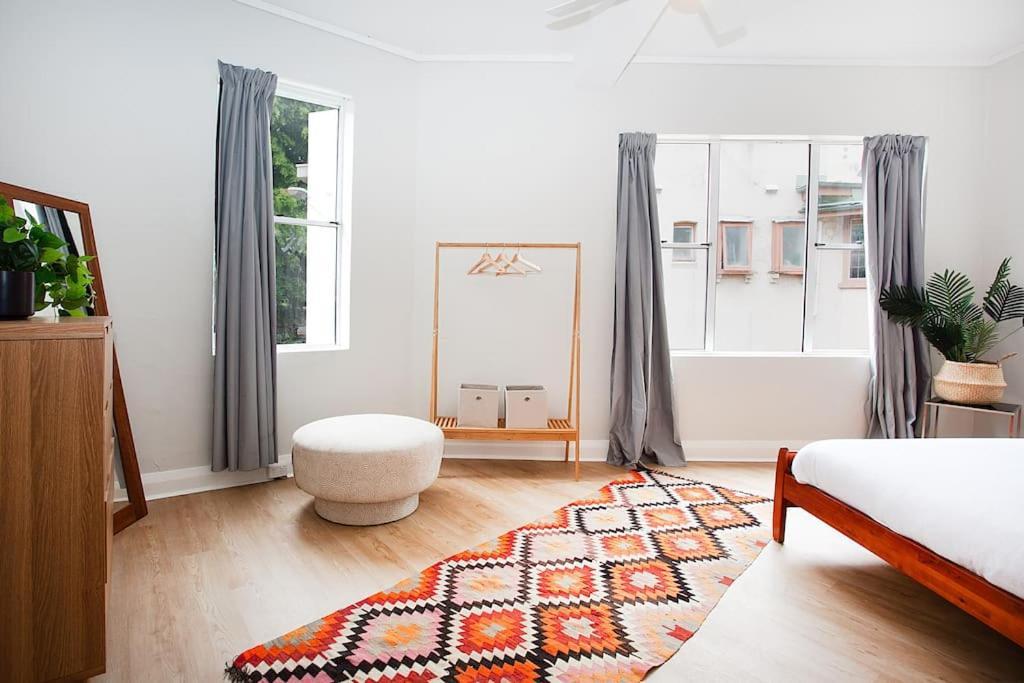 Large 4 Bed Beachside Haven 50m To Bondi Apartment *